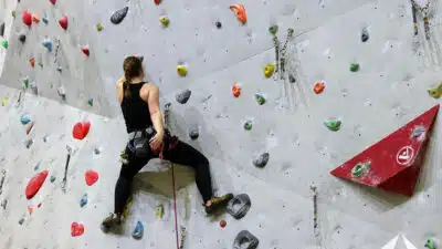 Escalade de bloc : pourquoi ce sport est devenu incontournable ?